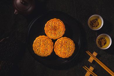 漫画风格二战军事基地模拟游戏《王牌之地》现已在Steam平台推出试玩Demo